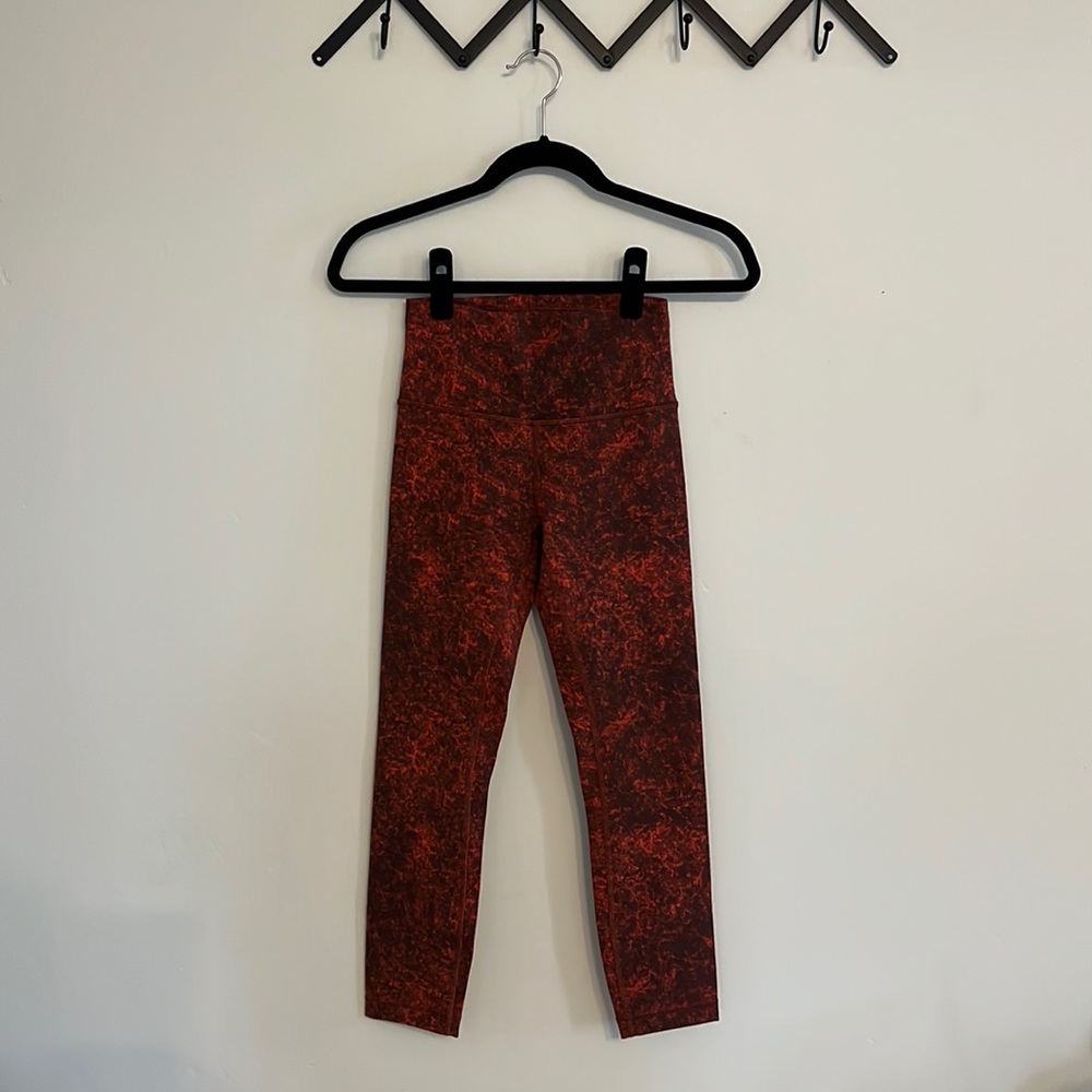 Lululemon Wunder Train High Rise Tight 28” in Denim Wash Print Autumn Red Black